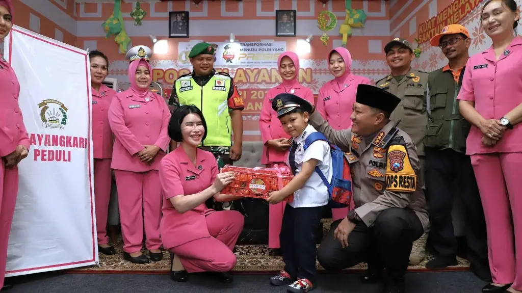 Program Peduli Anak, Kombes Nanang Raih Rastra Sewakottama Berkat Vaksin HPV Gratis untuk 6.500 Pelajar