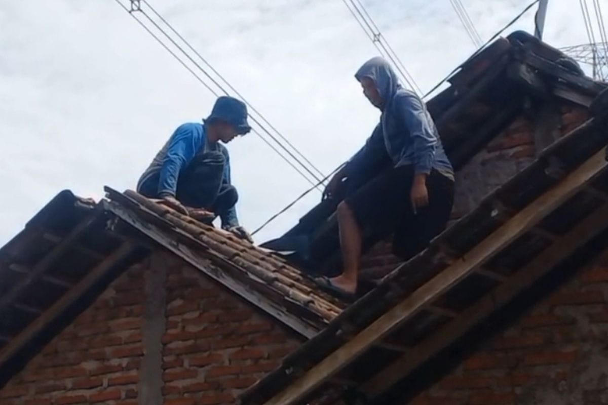 Puting Beliung Terjang Kabupaten Semarang, Puluhan Rumah Rusak dan Warga Panik