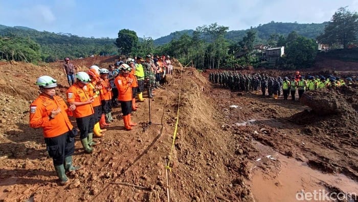 Seribu Personel Gabungan Turun Cari Tiga Korban Longsor Cilacap yang Masih Hilang