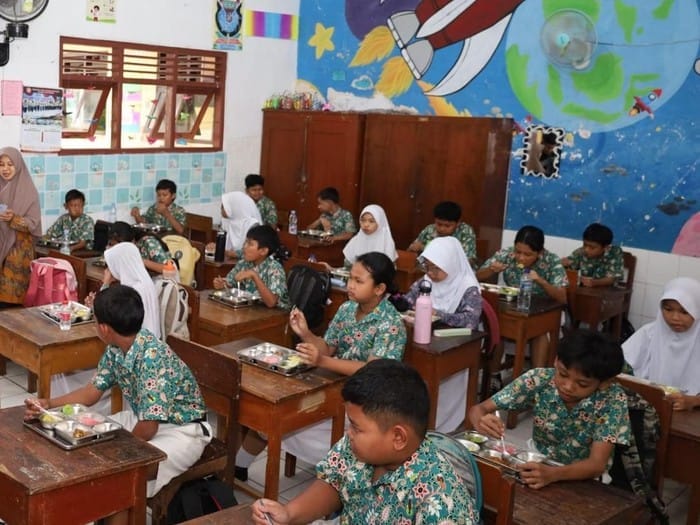Siswa Penerima MBG di Jateng Ucapkan Terima Kasih ke Prabowo dengan Cara Unik
