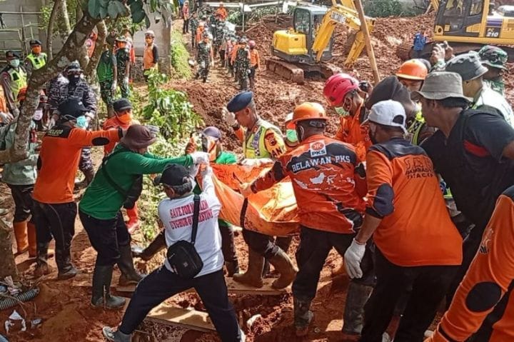 Tiga Korban Longsor Cilacap Ditemukan, Pencarian Tujuh Lainnya Masih Berlangsung