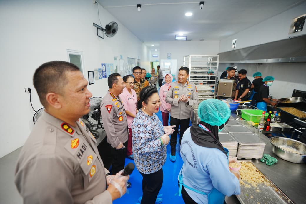 Tinjau SPPG YKB Polres Karanganyar, Kapolri dan Ketua Komisi IV DPR Nyatakan Dukungan untuk Program MBG