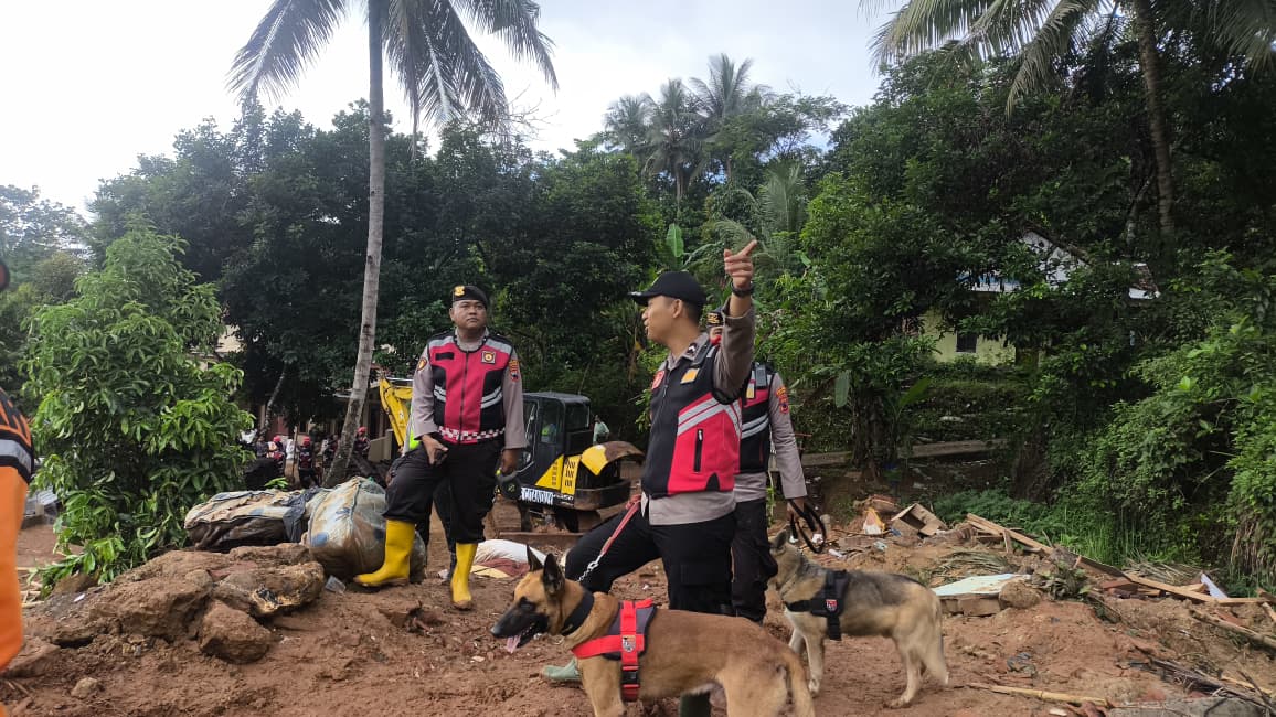 Unit K9 Polda Jateng Berhasil Temukan Tujuh Jenazah Baru di Lokasi Longsor