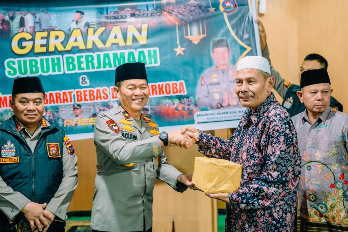 Wakapolda Sumbar Brigjen Pol Solihin Ajak Warga Gunung Padang Rapatkan Ukhuwah Lewat Subuh Berjamaah di Masjid Al-Iman