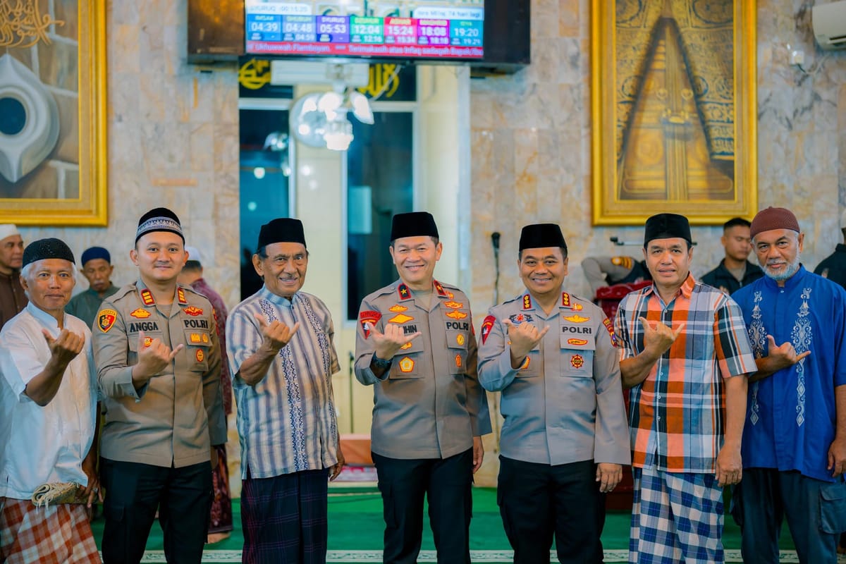 Wakapolda Sumbar Brigjen Pol Solihin Laksanakan Gerakan Subuh Berjamaah di Masjid Jami’ Ukhuwah Padang