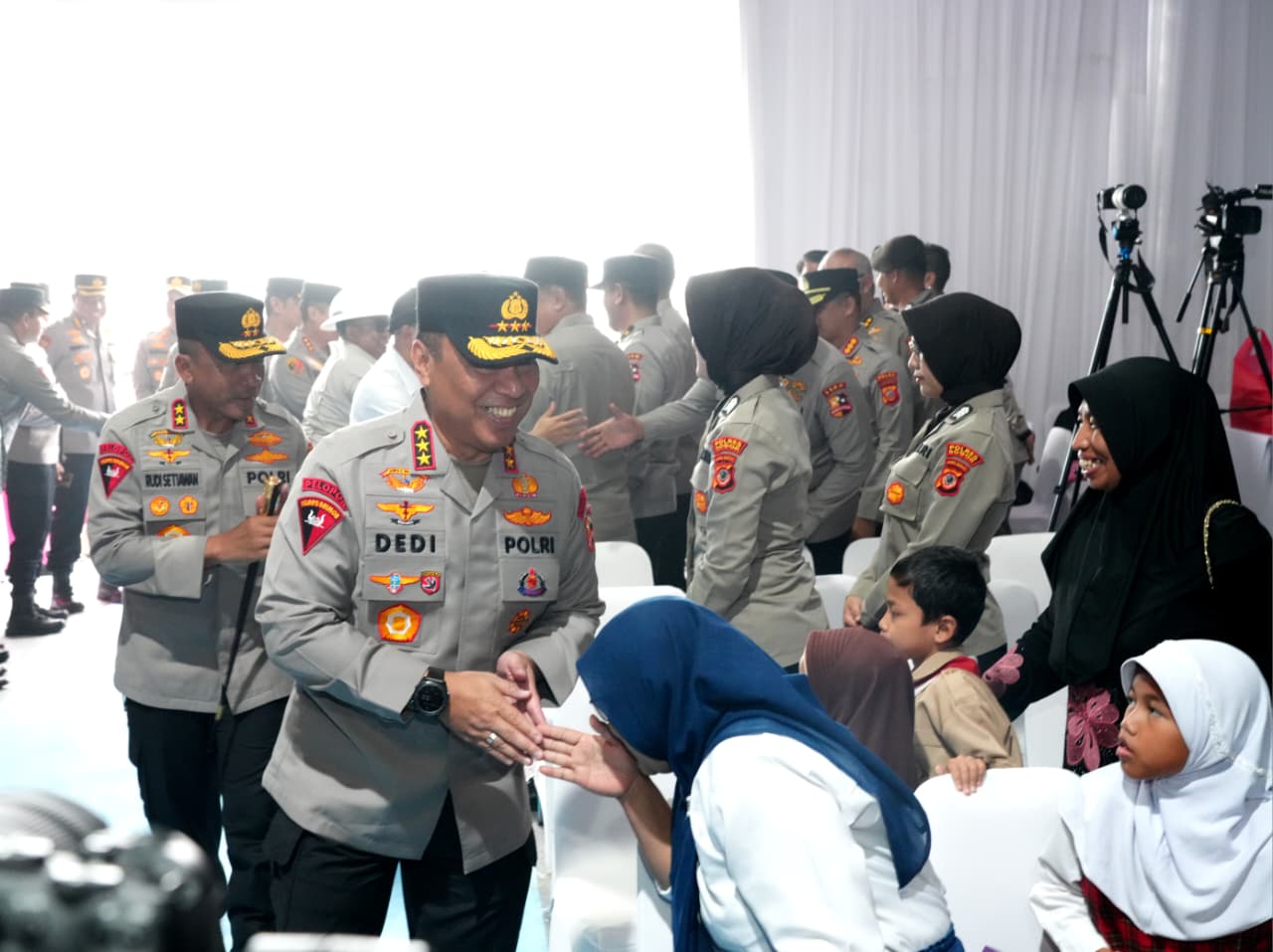 Wakapolri Tunjukkan Kepedulian dengan Santunan dan Bakti Sosial di Bogor
