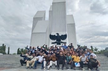 Wujud Cinta NKRI, Korps Alumni Mahasiswa dan Santri NuuWaar Ziarah ke Taman Makam Pahlawan