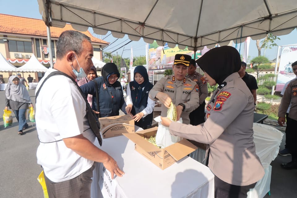 30 Ton Beras Habis dalam 3 Jam, Pasar Murah Polres Bojonegoro Diserbu Warga