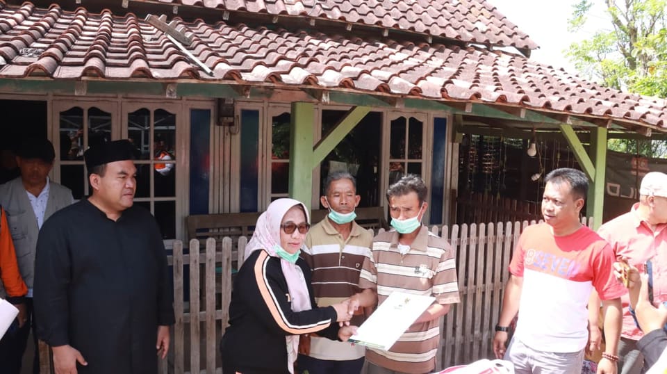 Bupati Blora dan Forkopimda Serahkan Tali Asih untuk Korban Kebakaran Sumur Minyak
