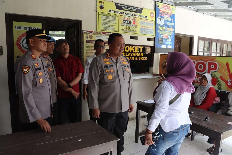 Dekatkan Diri dengan Masyarakat, Kapolresta Cilacap Sambangi Polsek Kota