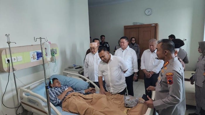 Demo Ricuh di Pati, Tokoh Agama Kunjungi Polisi dan Warga yang Terluka
