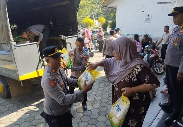 Gerakan Pangan Murah, Polres Grobogan dan Bulog Sediakan 4 Ton Beras untuk Warga