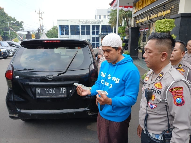 Gunakan Lampu Menyilaukan, Pengemudi Avanza Ditindak Satlantas Polresta Malang Kota