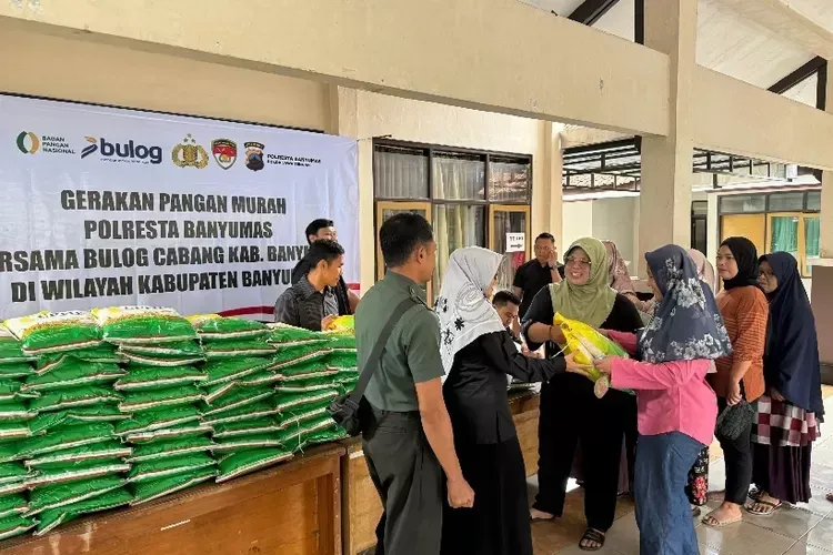 Jaga Stabilitas Harga, Satgas Pangan Polresta Banyumas dan Bulog Distribusikan Beras SPHPgm