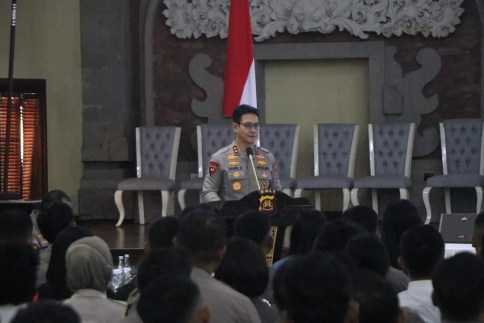 Kapolda Bali Buka Pelatihan Peningkatan Kemampuan Bahasa Inggris Personel Polda Bali
