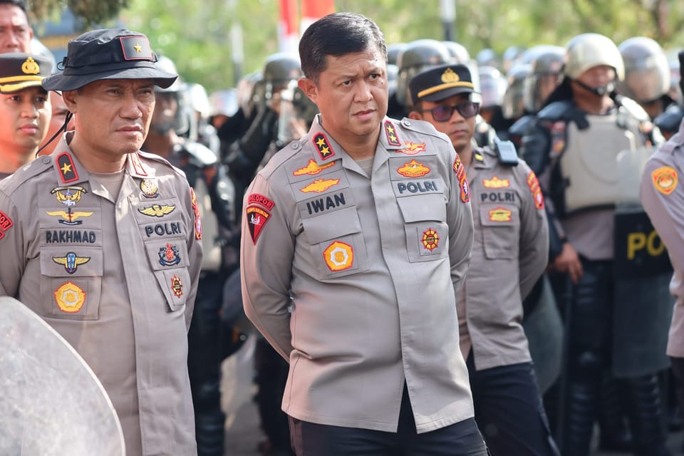 Kapolda Kalteng Dampingi Aksi Unras Hari Kedua, Ratusan Personel Terjunkan Pendekatan Humanis
