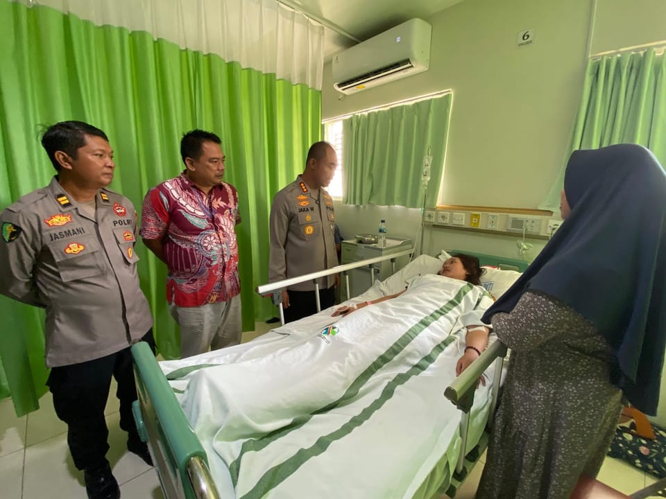 Korban Kerusuhan Aksi 13 Agustus Dirawat, Kapolresta Pati Lakukan Kunjungan