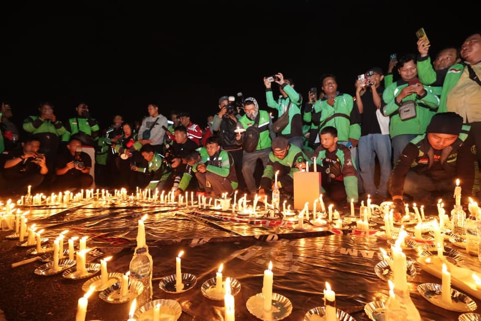 Ojol Jatim, Polri, dan TNI Gelar Doa Bersama untuk Affan, Jaga Kondusifitas Bersama