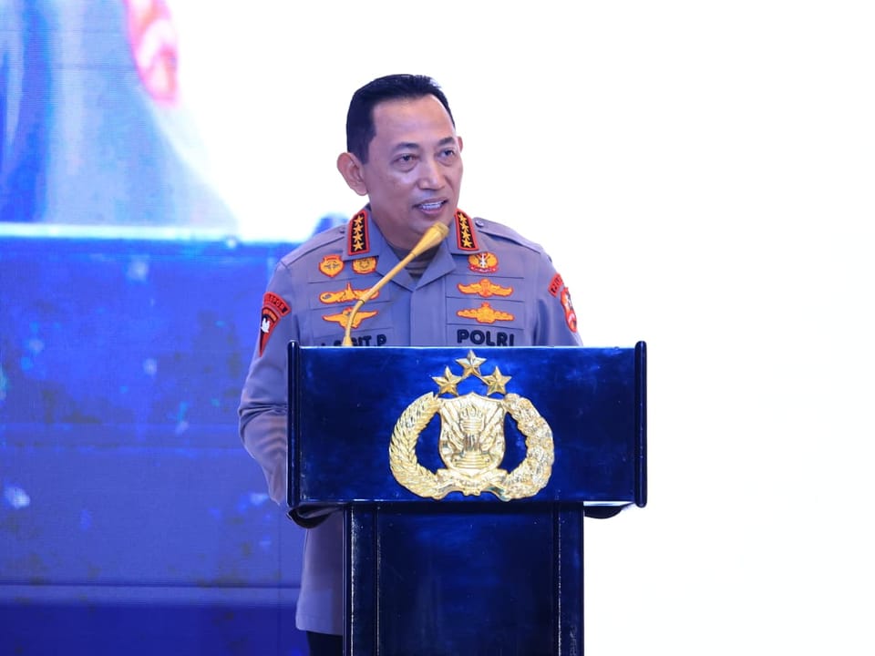 Penuh Haru, Kapolri Lepas Komjen Dofiri dalam Acara Pengantar Tugas