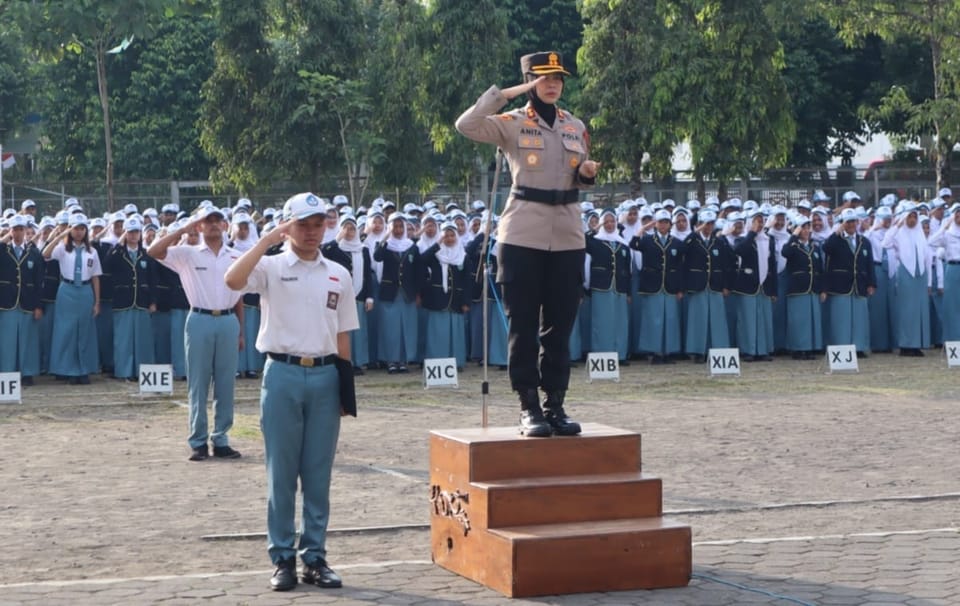 Pimpin Upacara Bendera di SMA Negeri 1 Ini Pesan Kapolres Magelang Kota