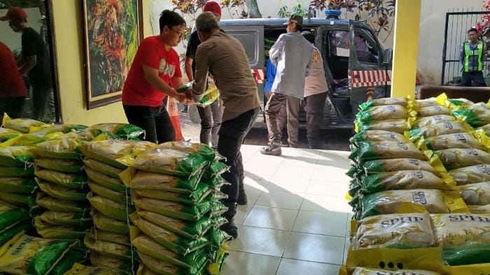 Salurkan Beras SPHP Harga Terjangkau, Polresta Malang Kota Bantu Kendalikan Harga Pasar