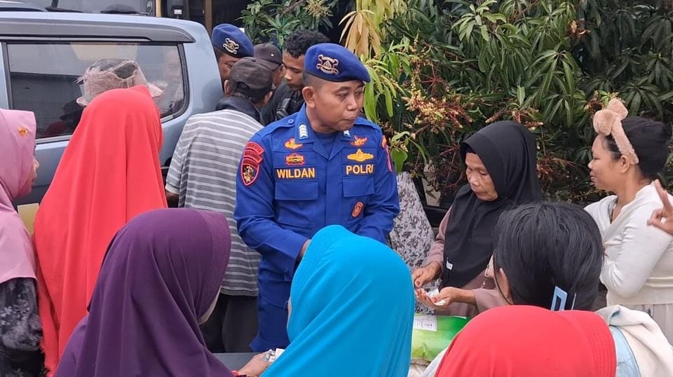 Sinergi Ditpolairud Polda Kalteng dan Bulog Sukses Gelar Pangan Murah di Pasar Rabu Desa Belanti