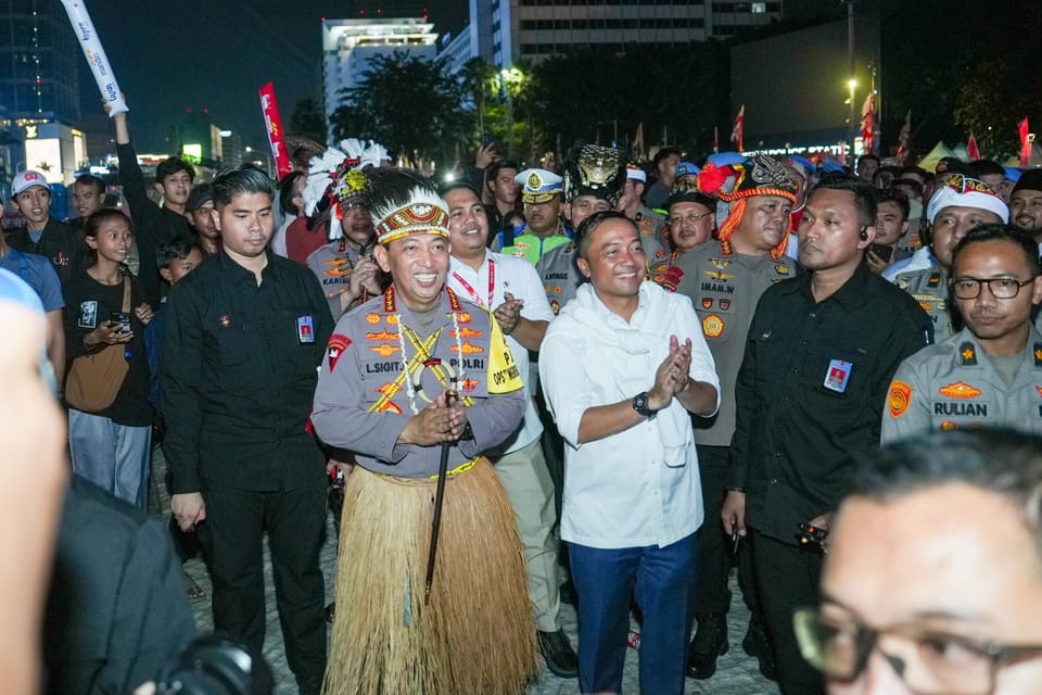 Tinjau Panggung Rakyat di HI, Kapolri dan Mensesneg Dapat Sambutan Hangat dari Warga