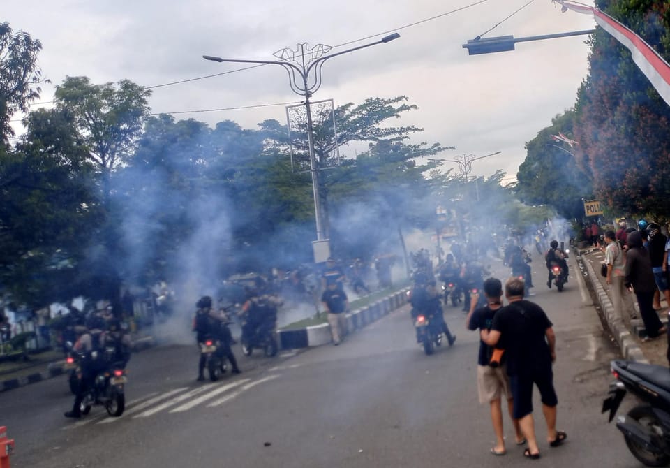 Unjuk Rasa Anarkis di Mapolres Purbalingga Didominasi Pelajar, Polisi Bubarkan Massa