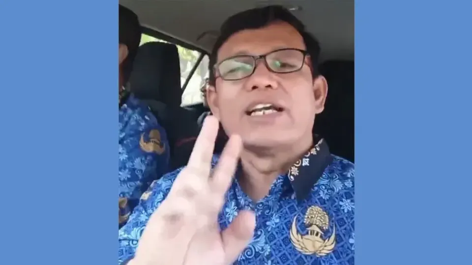 Viral! Perangkat Desa di Grobogan Bergaji Rp2 Juta Pamer Mobil Mewah