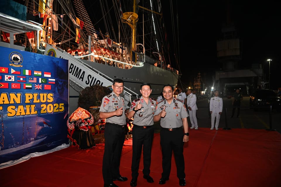 Wakapolda Sumbar Hadiri Cocktail Party Pelayaran Kartika Jala Krida dan ASEAN Plus Cadet Sail di KRI Bima Suci