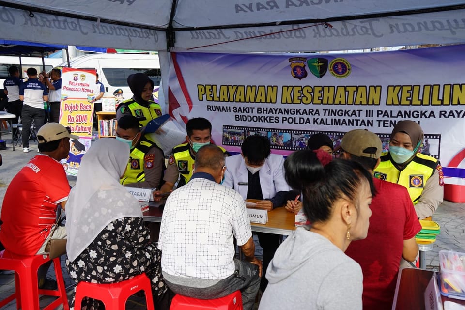 Dekatkan Layanan ke Warga, Rumkit Bhayangkara Polda Kalteng Hadir di CFD Palangka Raya