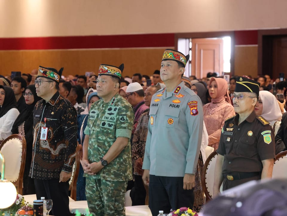 Dukung Dunia Pendidikan, Kapolda Kalteng Hadiri Wisuda 2.013 Mahasiswa dan Pengukuhan Guru Besar UMPR