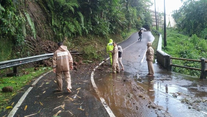 Gerak Cepat Polsek Baturraden Bantu Warga Terdampak Longsor di Banyumas