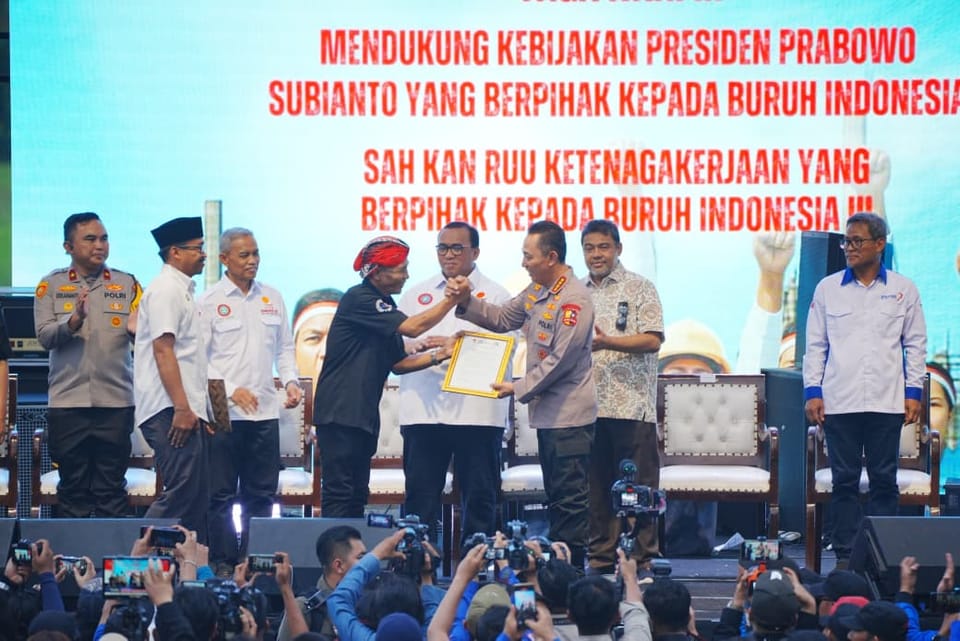 Kapolri Hadiri Apel Akbar Kebangsaan Buruh, Ajak Dukung Kebijakan Pemerintah