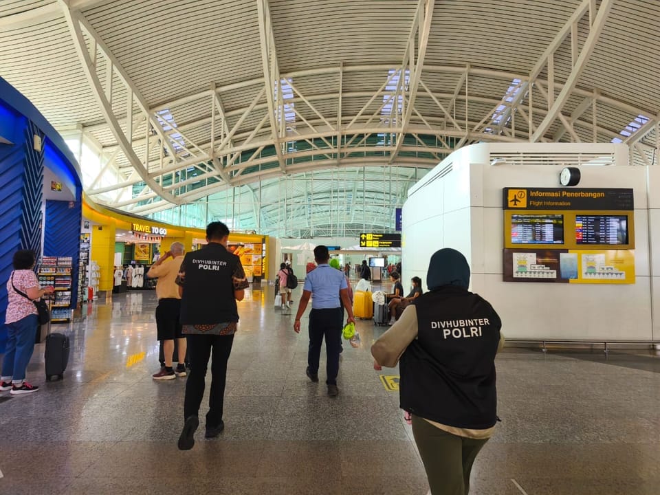 Personil Polda Bali Amankan Kedatangan Para Delegasi Negara Peserta MACM