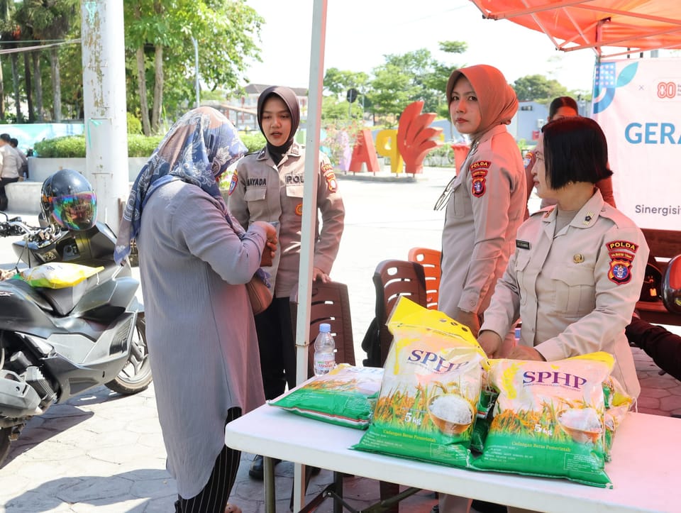 Polda Kalteng Hadir untuk Rakyat, Gelar Pasar Murah di Bundaran Besar Palangka Raya