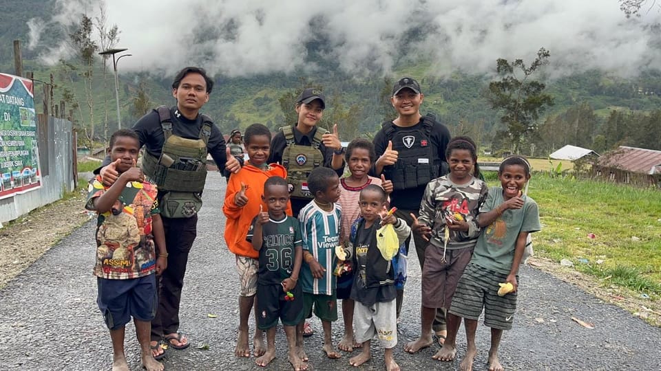 Satgas Damai Cartenz Gelar Pemeriksaan Kesehatan Gratis untuk Warga Sinak