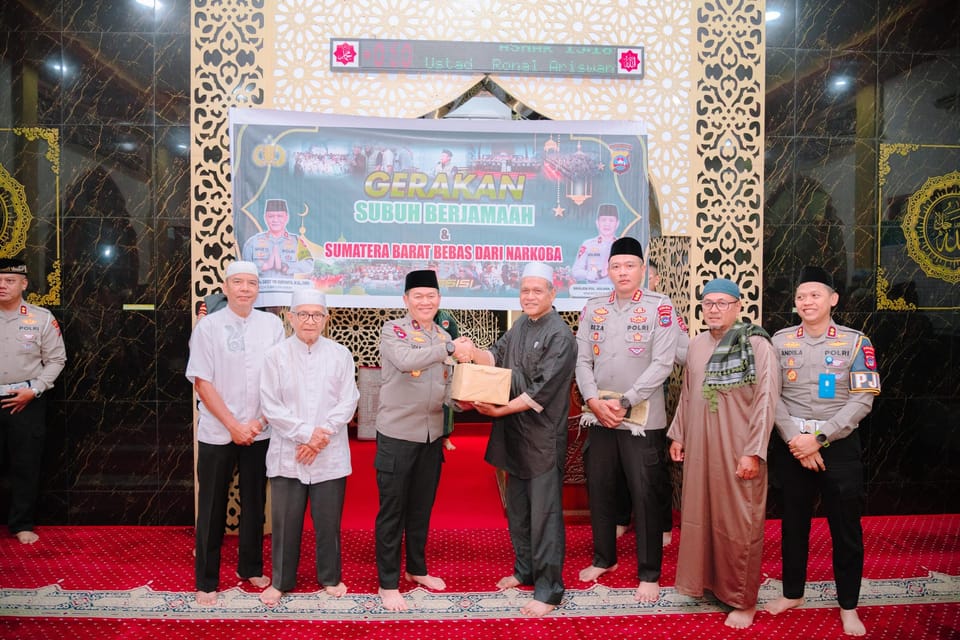 Wakapolda Sumbar Pimpin Gerakan Subuh Berjemaah, Lanjut Bahas Peluncuran Satkamling Digital