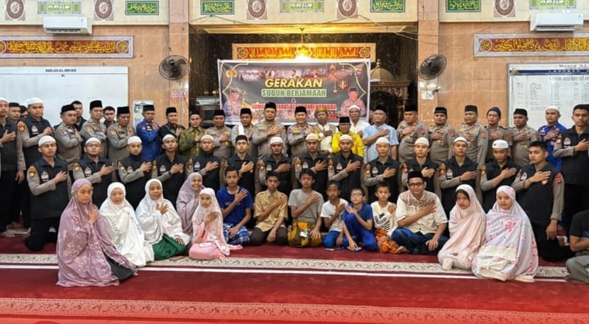 Bangun Kedekatan dengan Warga, Waka Polda Sumbar Hadiri Subuh Berjamaah di Jantung Kota Padang