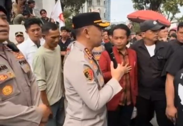 Humanis tapi Tegas, Kombes Calvijn Simanjuntak Pimpin Pengamanan Aksi Tutup TPL di Medan