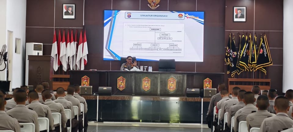 Kabidhumas Polda Kalteng Beri Pembekalan Literasi Digital kepada 143 Siswa SPN