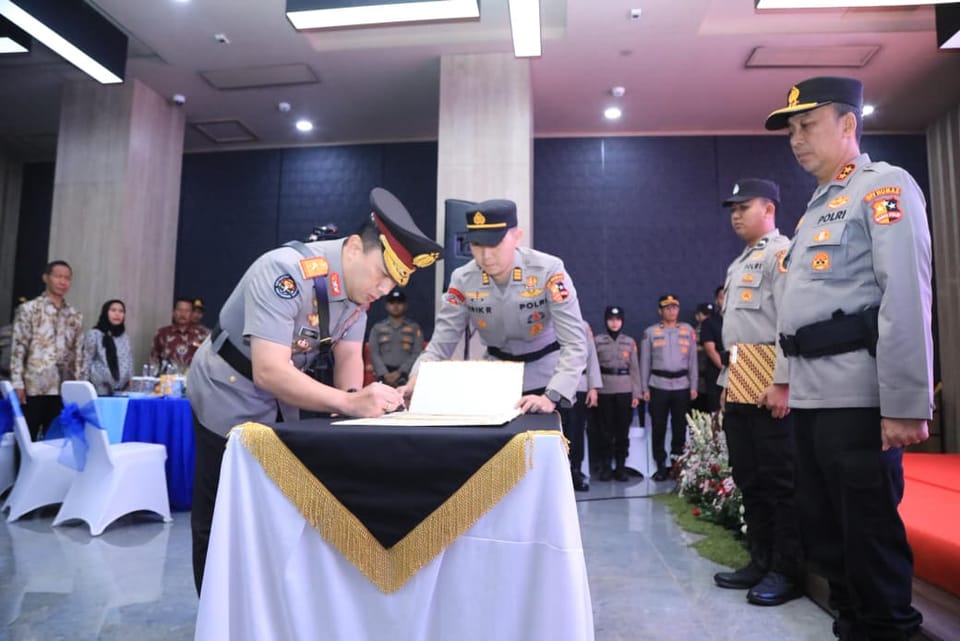 Kadivhumas Polri Irjen Sandi Nugroho Ajak Personel Terus Berbuat Terbaik dalam Momen Sertijab dan Purna Bhakti