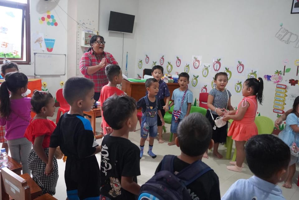 Satgas Humas Damai Cartenz Berbagi Kasih dengan Anak Sekolah Minggu GKI Alfa Omega Kotaraja