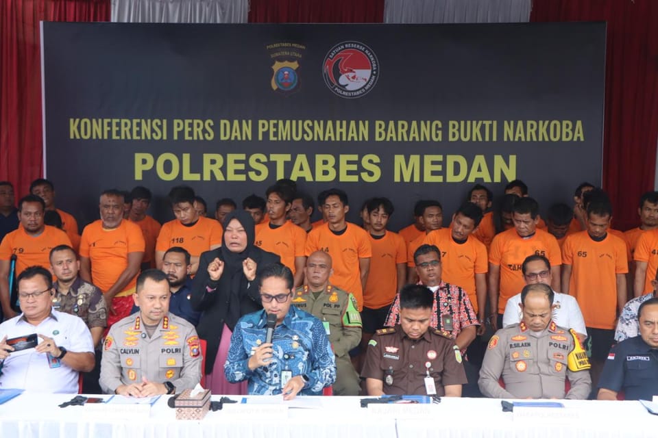 Tegas Berantas Narkoba, Polrestabes Medan Musnahkan Belasan Barak dan Amankan 212 Pelaku