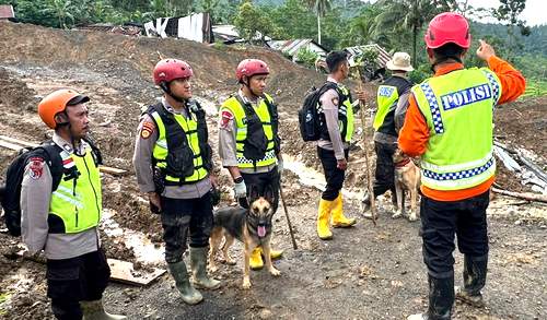 Tim K9 Polres Wonogiri Turun Tangan dalam Pencarian Korban Longsor Banjarnegara
