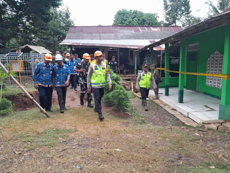 Tinjau Pengungsian, Kapolresta dan Forkompimda Pastikan Penanganan Warga Terdampak Tanah Bergerak