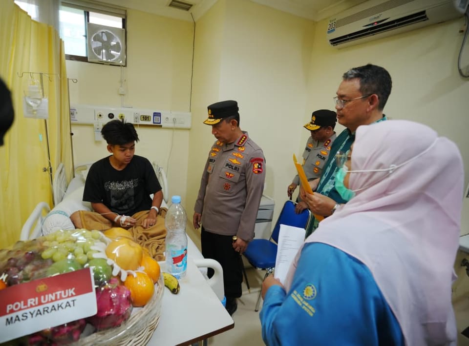 Usai Insiden Ledakan, Kapolri Jenguk Siswa SMAN 72 yang Dirawat di RSI Cempaka Putih