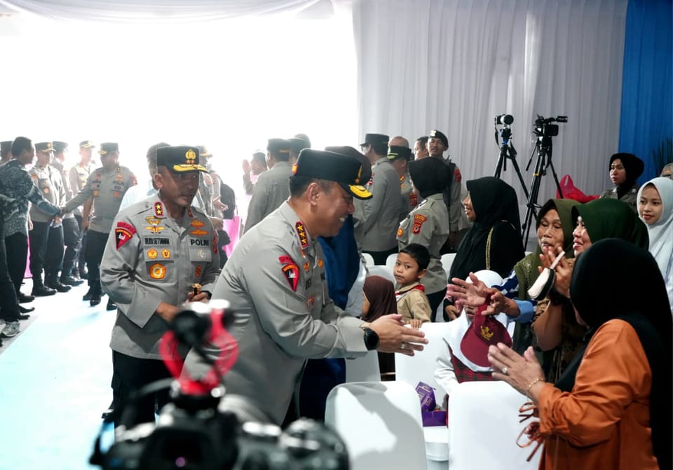 Wakapolri Gelar Bakti Sosial dan Serahkan Santunan di SMA Kemala Taruna Bhayangkara Bogor