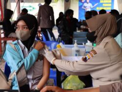 Tak Kenal Henti Polres Banjarnegara Terus Buka Layanan Vaksin Pengguna Jalan
