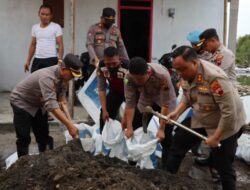 Peduli Bencana Banjir Rob, Polres Demak Gelar Bhakti Sosial di Desa Sriwulan